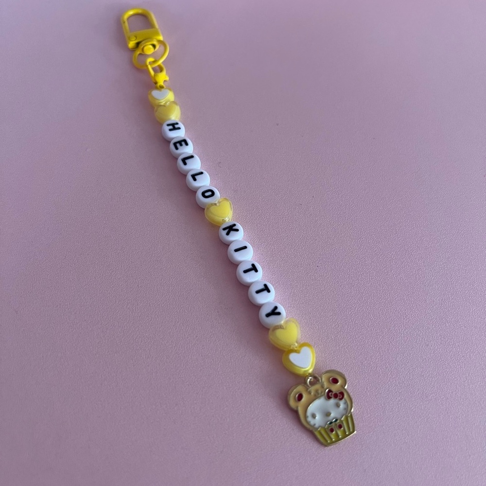Hello Kitty Yellow Heart Charm Keychain - Picture 2 of 3